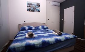 Ana Rooms
